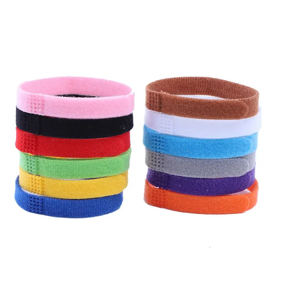Set of multicolour adjustable puppy identification collars for distinguishing puppies in a litter